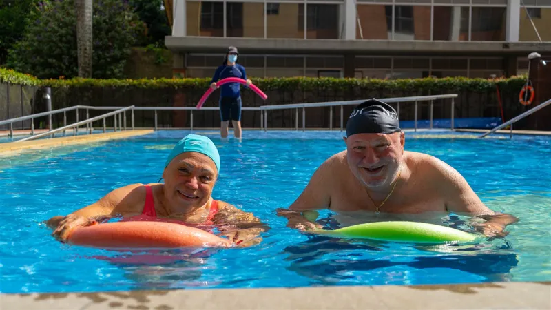 Piscina y estilo de vida tipo club en Hábitat